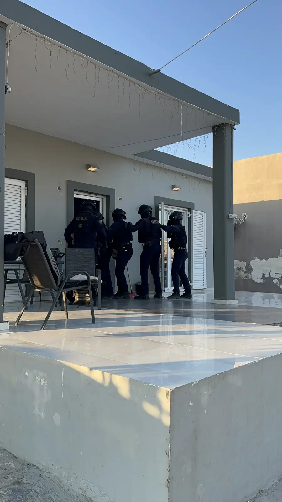 Ειδική αστυνομική επιχείρηση με 12 συλλήψεις σε οικισμό του Ασπροπύργου (βίντεο)