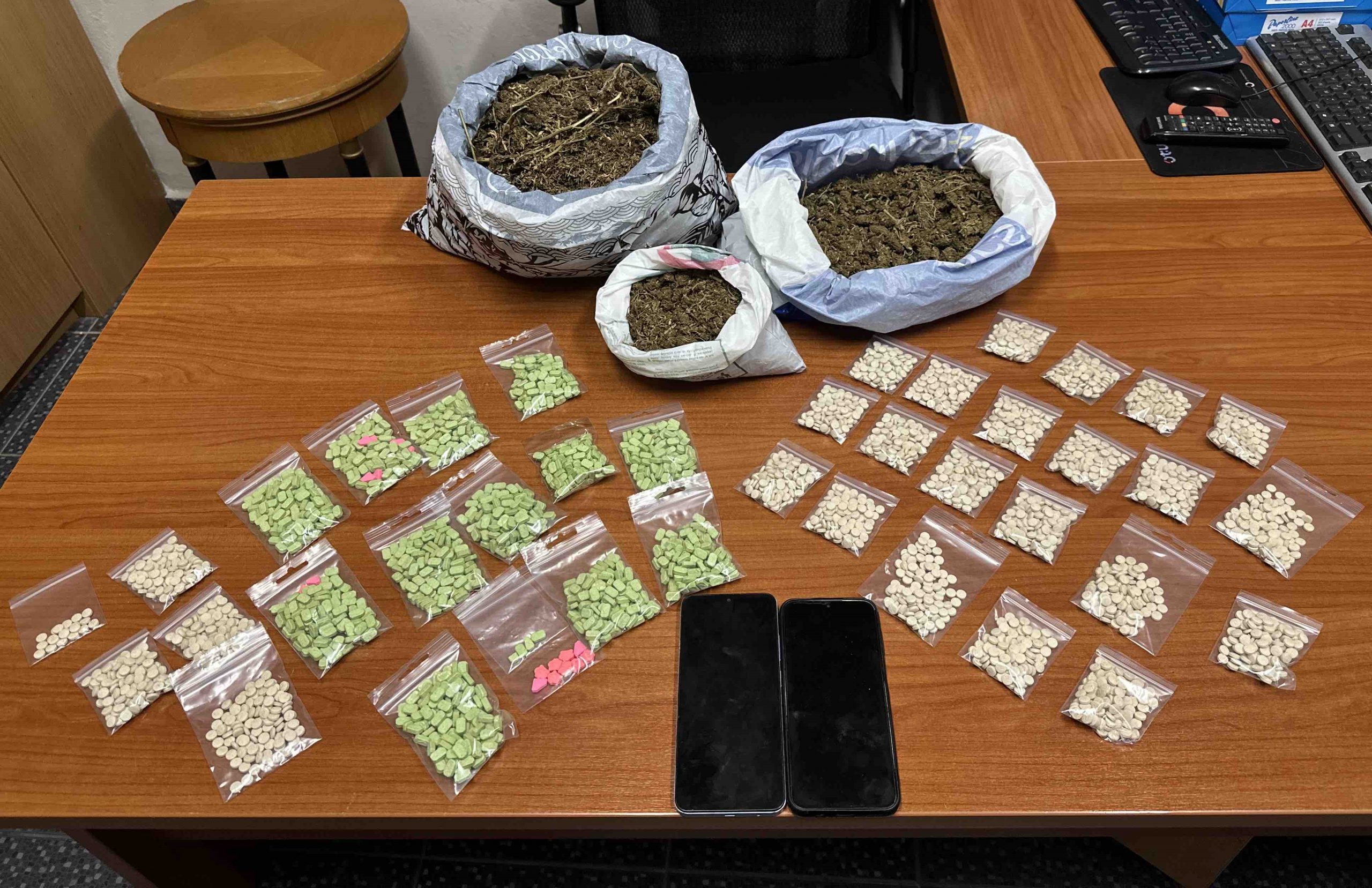 Συνελήφθησαν 2  αλλοδαποί κατηγορούμενοι  για κατοχή και διακίνηση ναρκωτικών ουσιών στη Χερσόνησο Κρήτης