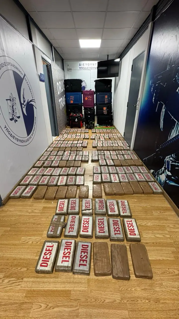 Διακινούσαν πάνω από 271 κιλά κοκαΐνη αξίας 5,5 εκατ. ευρώ, μέσω εμπορευματοκιβωτίων (βίντεο)