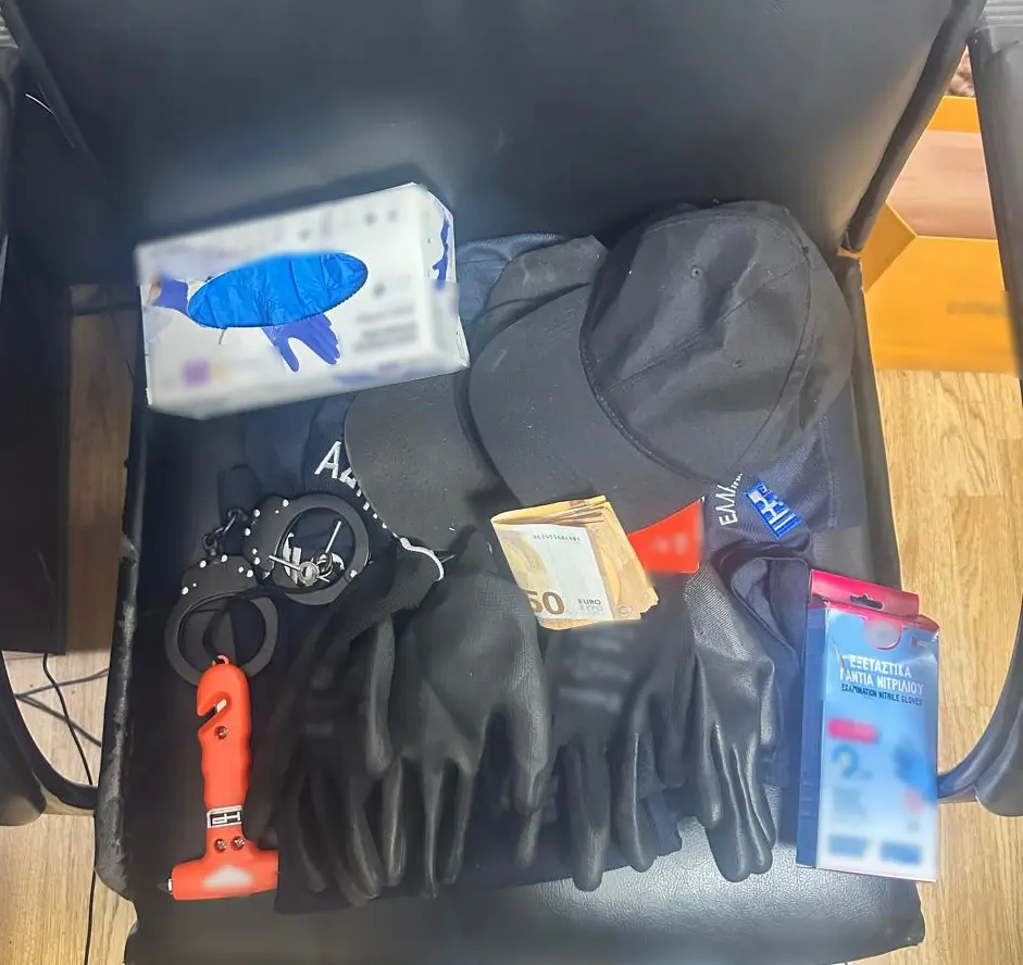 Συνελήφθη 24χρονος στην Βούλα Αττικής, κατηγορούμενος για κλοπή, αποδοχή και διάθεση προϊόντων εγκλήματος και βία κατά υπαλλήλων