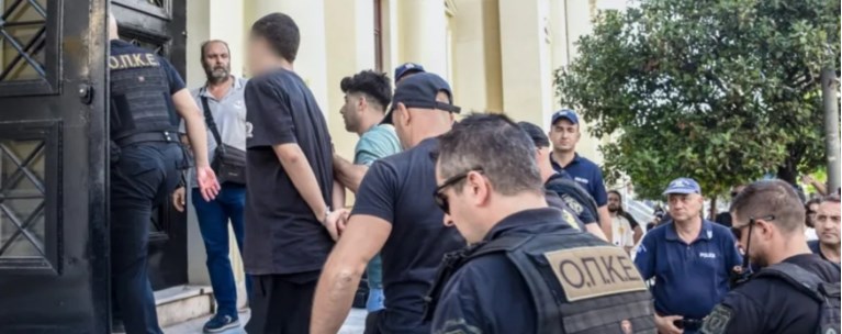 Πάτρα: Προφυλακιστέοι ο 19χρονος και ο 27χρονος για τη φωτιά στα Συχαινά