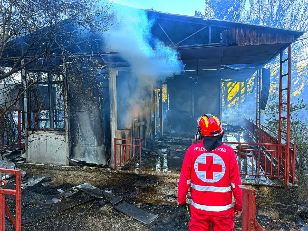 Ελληνικός Ερυθρός Σταυρός: 10 βασικές συμβουλές για προστασία μετά από πυρκαγιά (βίντεο)