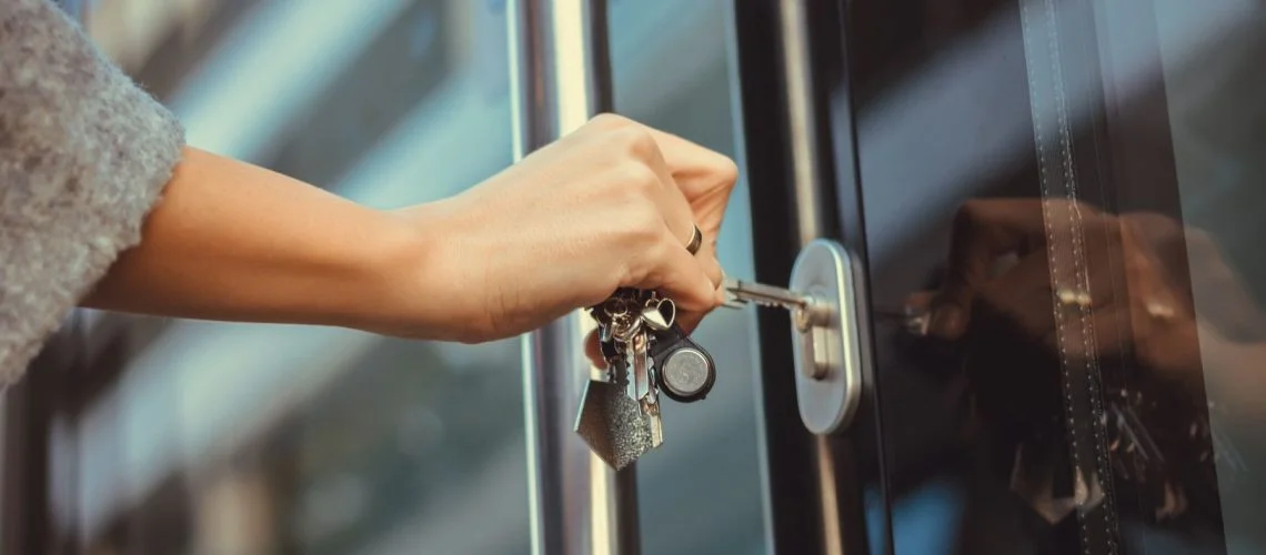 Καλοκαίρι και διακοπές: Κρατήστε το σπίτι σας ασφαλές με 5 πρακτικές συμβουλές