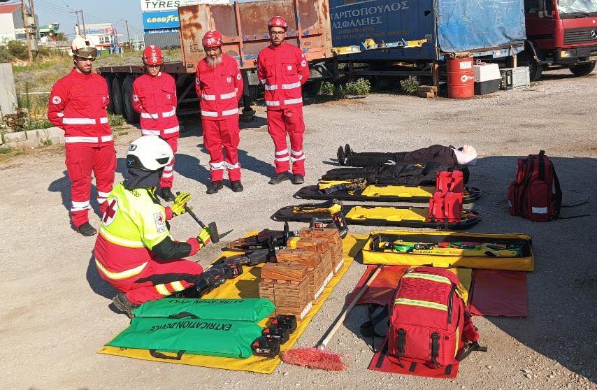 Ο Ε.Ε.Σ. εκπαίδευσε εθελοντές στο πρωτόκολλο SAVER για ασφαλή απεγκλωβισμό θυμάτων από τροχαία