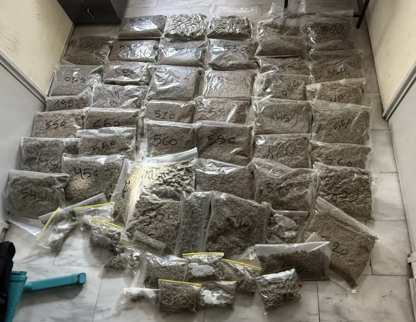 Πάνω από 22 κιλά κάνναβης εντοπίστηκαν σε αποθήκη στο Μαρκόπουλο  