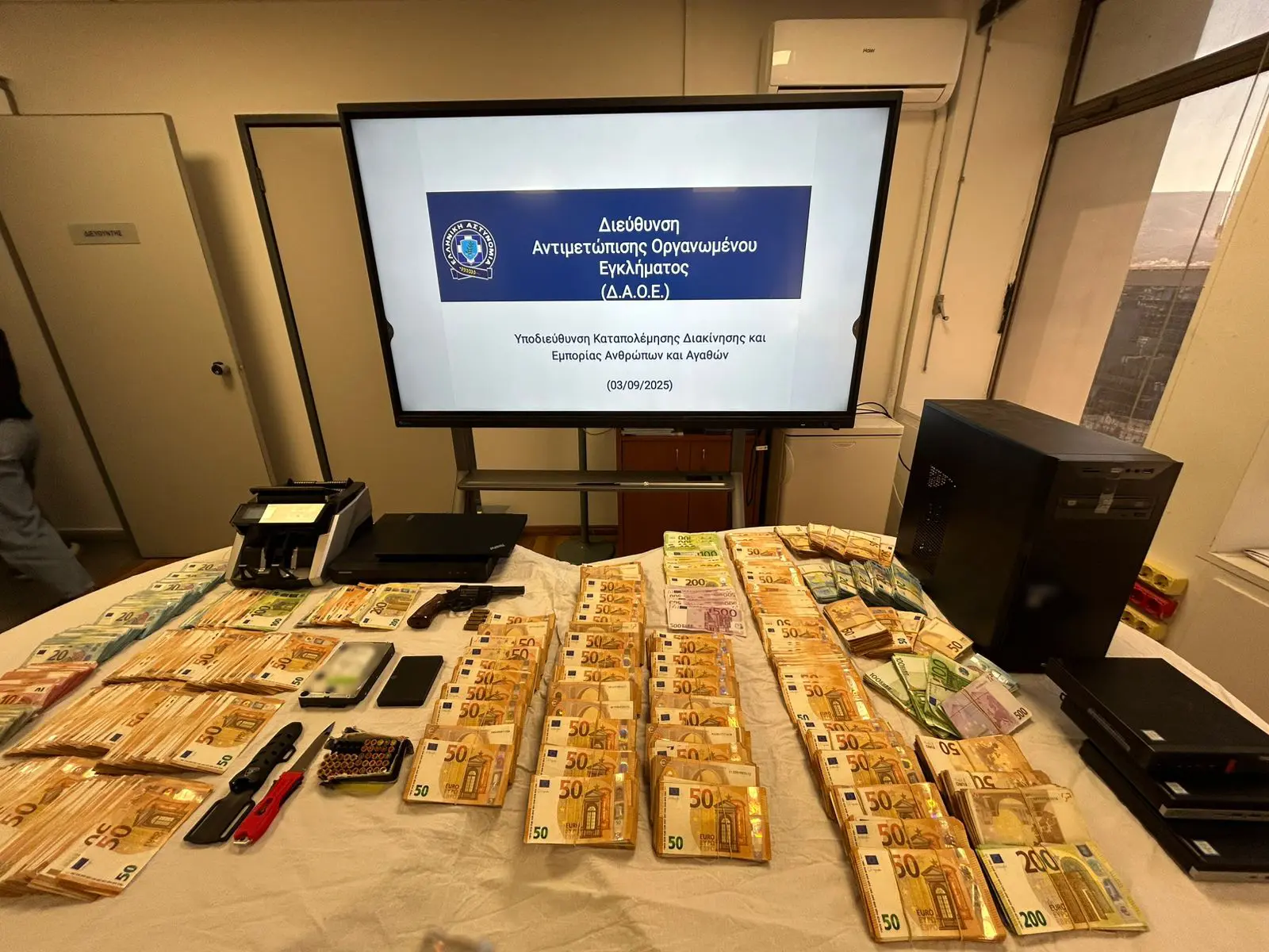 Έφερναν διαλύτες από το εξωτερικό, αλλοίωναν τη βενζίνη και τη διοχέτευσαν σε πρατήρια σε όλη την Ελλάδα (βίντεο)