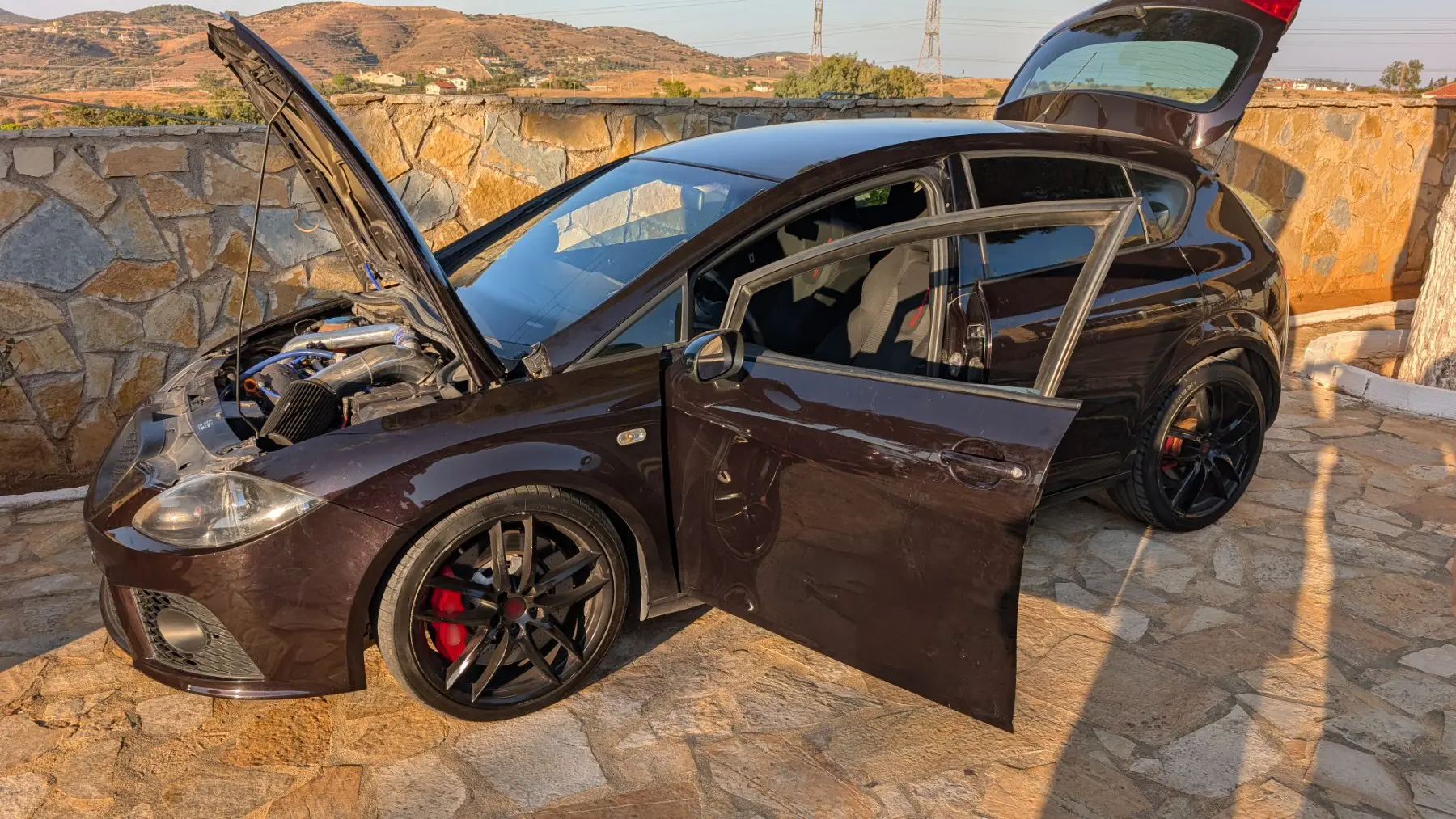 Εξαρθρώθηκε συμμορία που έκλεβε αυτοκίνητα από περιοχές της Αττικής – Συνελήφθησαν 5 μέλη της (βίντεο)