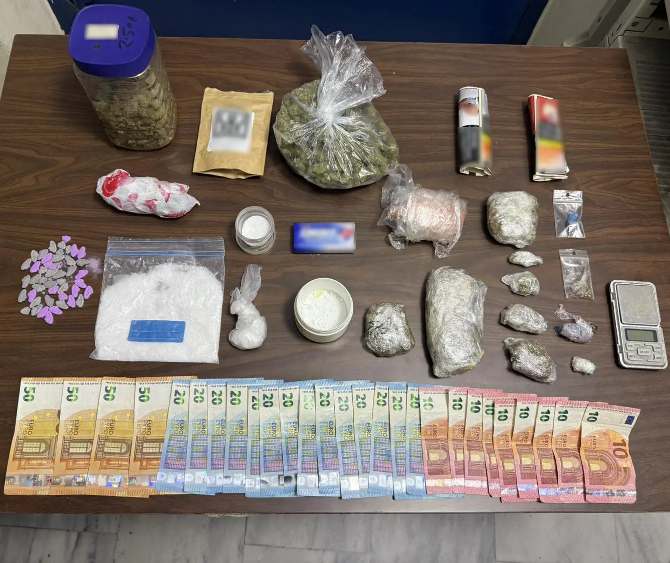 40χρονος διακινούσε ναρκωτικά, με ορμητήριο διαμέρισμα στην περιοχή του Αγίου Παντελεήμονα