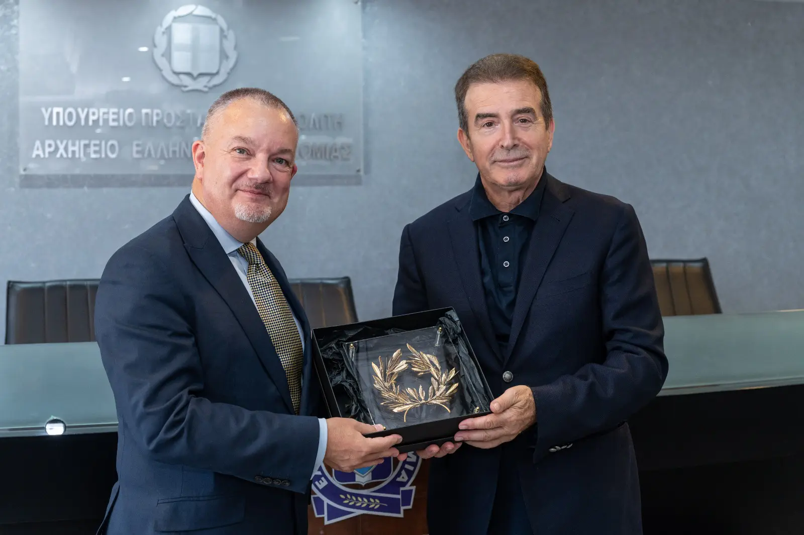 Η αντιμετώπιση του οργανωμένου εγκλήματος στο επίκεντρο της συνάντησης του Μ. Χρυσοχοΐδη με τον Βρετανό πρέσβη