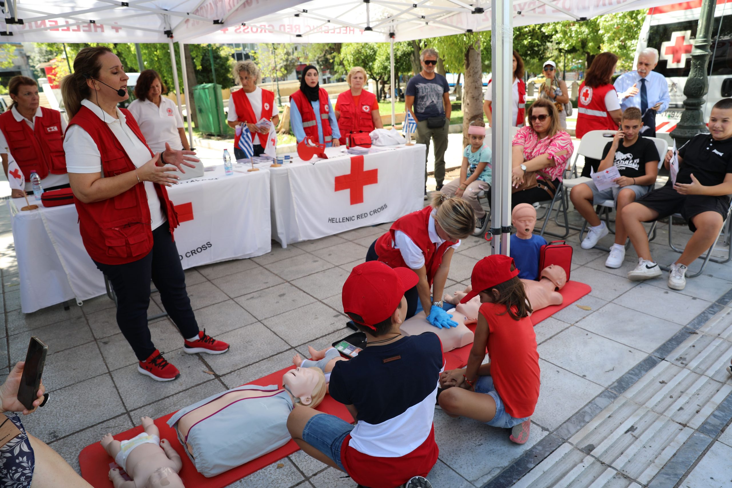 Ο Ε.E.Σ. τιμά την Παγκόσμια Ημέρα Πρώτων Βοηθειών με μεγάλη δράση στην Πλατεία Συντάγματος