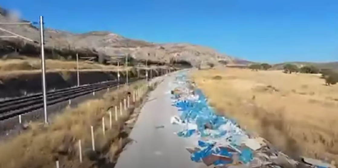 Συλλήψεις 2 ατόμων που απέρριπταν στερεά απόβλητα σε δρόμο οικισμού του Ασπροπύργου (βίντεο)