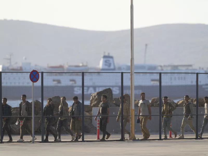 Υπ. Μετανάστευσης και Ασύλου: Εγκύκλιο για την εφαρμογή του νέου νόμου, υπέγραψε ο Θ. Πλεύρης