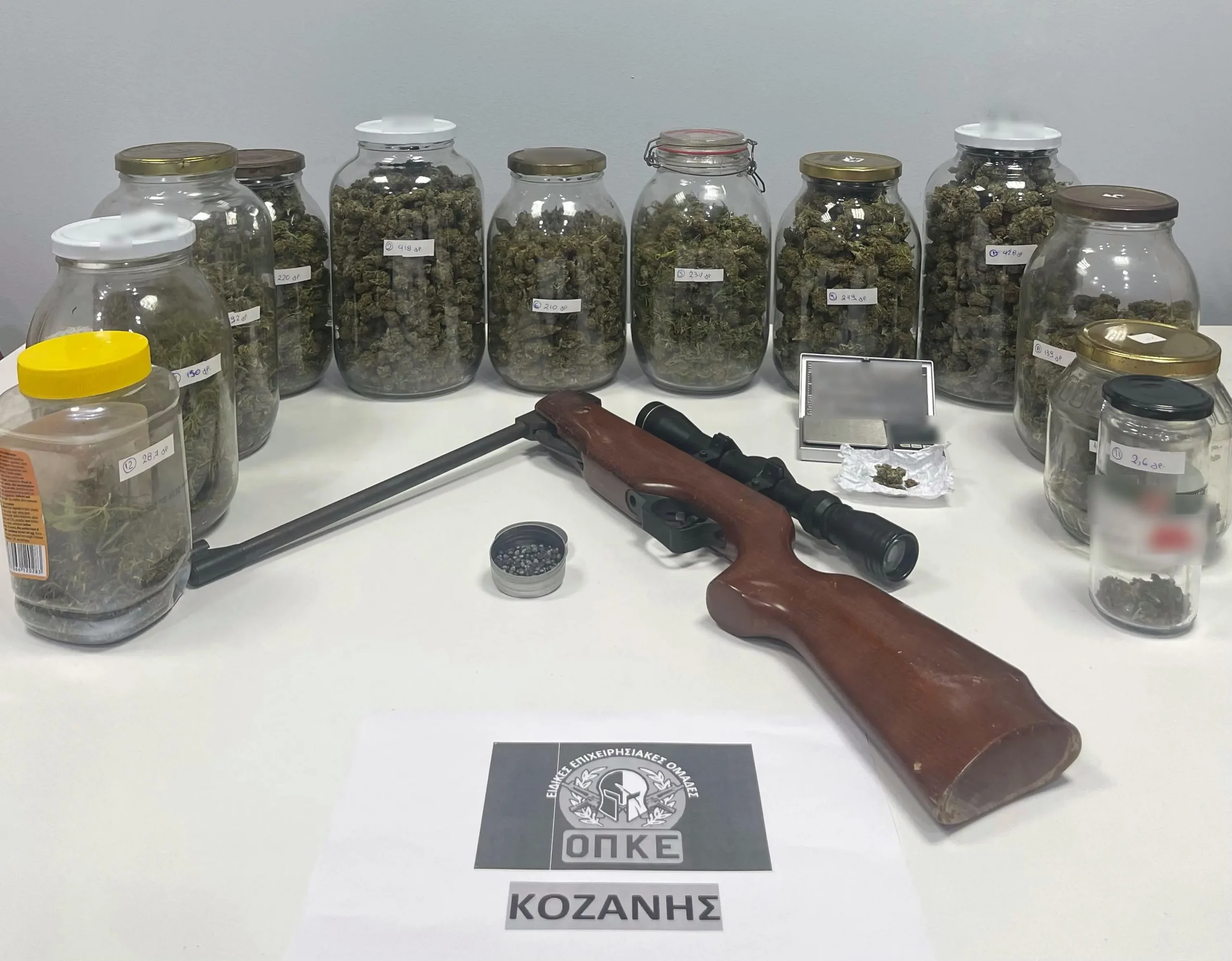 Σύλληψη 45χρονου στην Κοζάνη, για ναρκωτικά και παράβαση της νομοθεσίας περί όπλων (βίντεο)