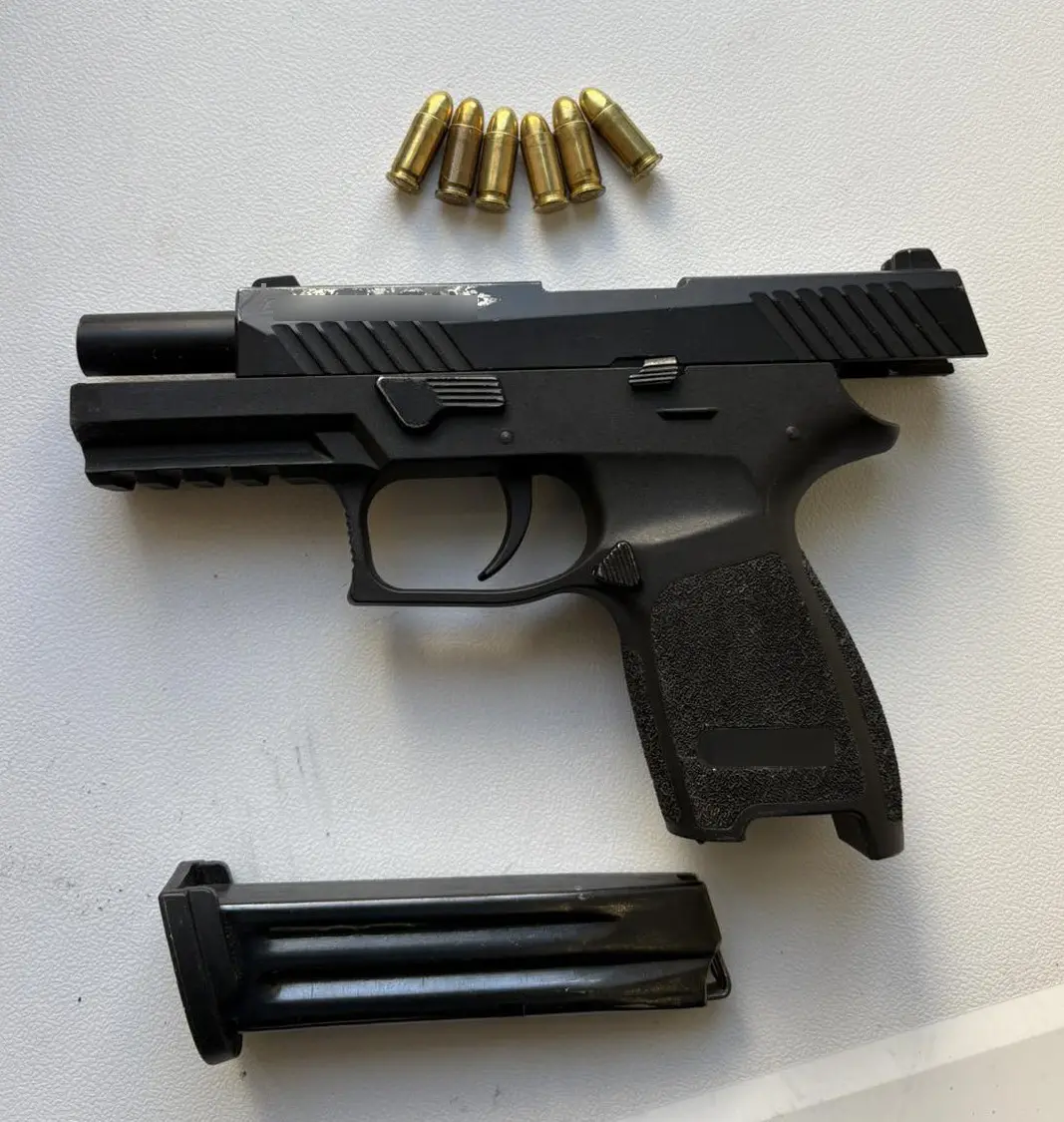 37χρονος αλλοδαπός  απείλησε με πιστόλι γυναίκα θαμώνα καταστήματος υγειονομικού ενδιαφέροντος στην περιοχή της Κυψέλης