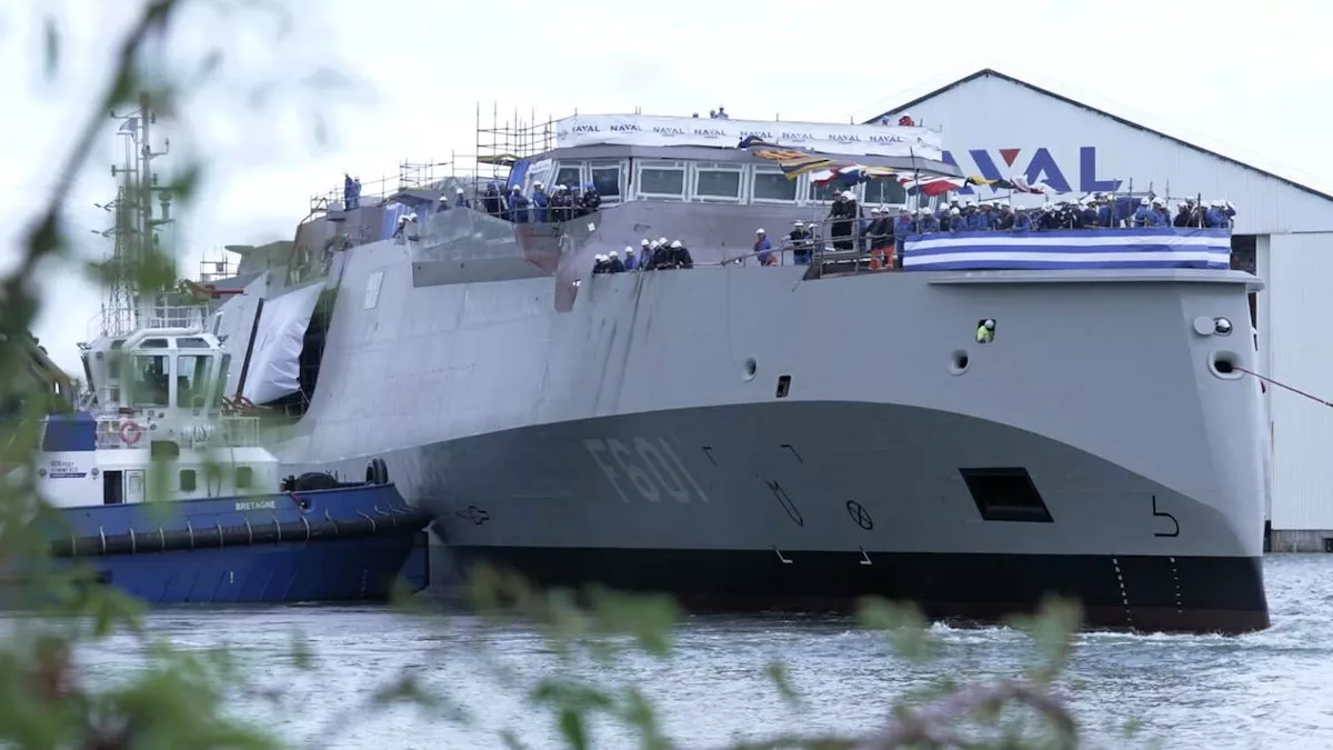 Φρούριο το Αιγαίο με τις ελληνικές φρεγάτες Belharra