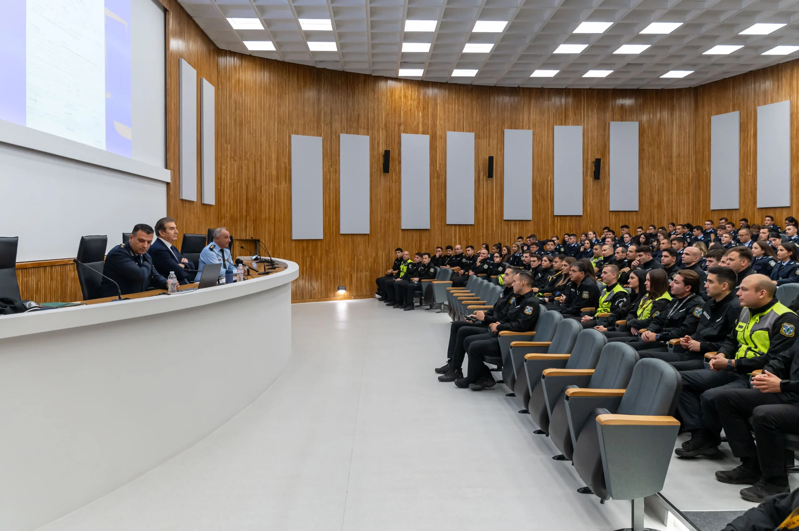 Μ. Χρυσοχοΐδης στα στελέχη της Ο.Ε.Π.Τ.Α.: «Είμαστε παρόντες στους δρόμους-Εφαρμόζουμε στρατηγικό σχέδιο για τη μείωση των τροχαίων ατυχημάτων»