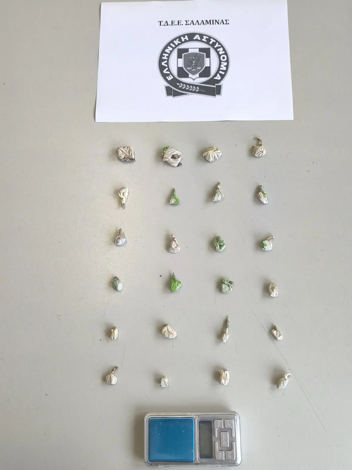 31χρονος αποθήκευε ναρκωτικές ουσίες στο χώρο των αποσκευών εγκαταλελειμμένου οχήματος στην περιοχή της Σαλαμίνας