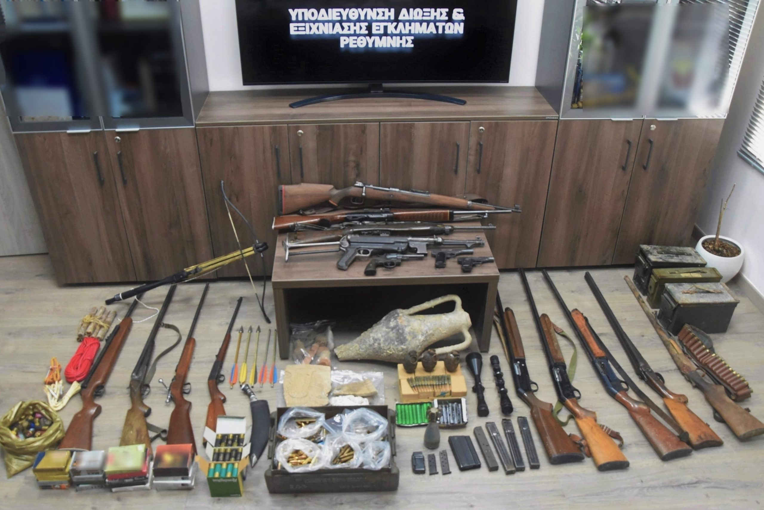 Ρέθυμνο: Σύλληψη για παραβάσεις της Νομοθεσίας περί όπλων και για παράνομα αρχαία