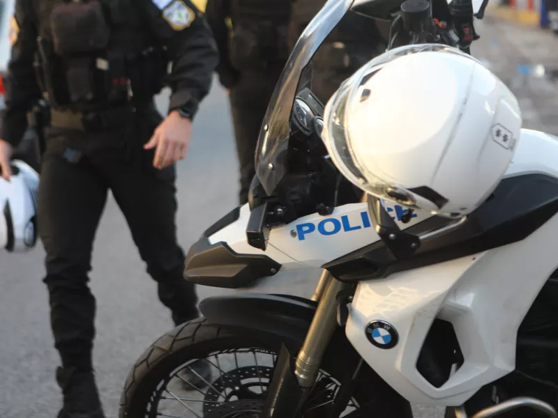 Ληστείες με την απειλή όπλου σε βάρος διανομέων σε Άλιμο και Αργυρούπολη