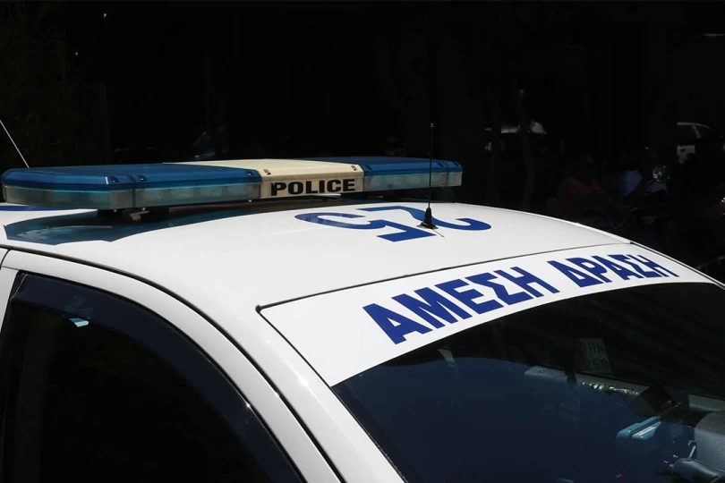 Προσποιούμενοι τους υπαλλήλους εταιρείας παροχής ηλεκτρικής ενέργειας προσπάθησαν να αποσπάσουν χρήματα και κοσμήματα από δύο ηλικιωμένες