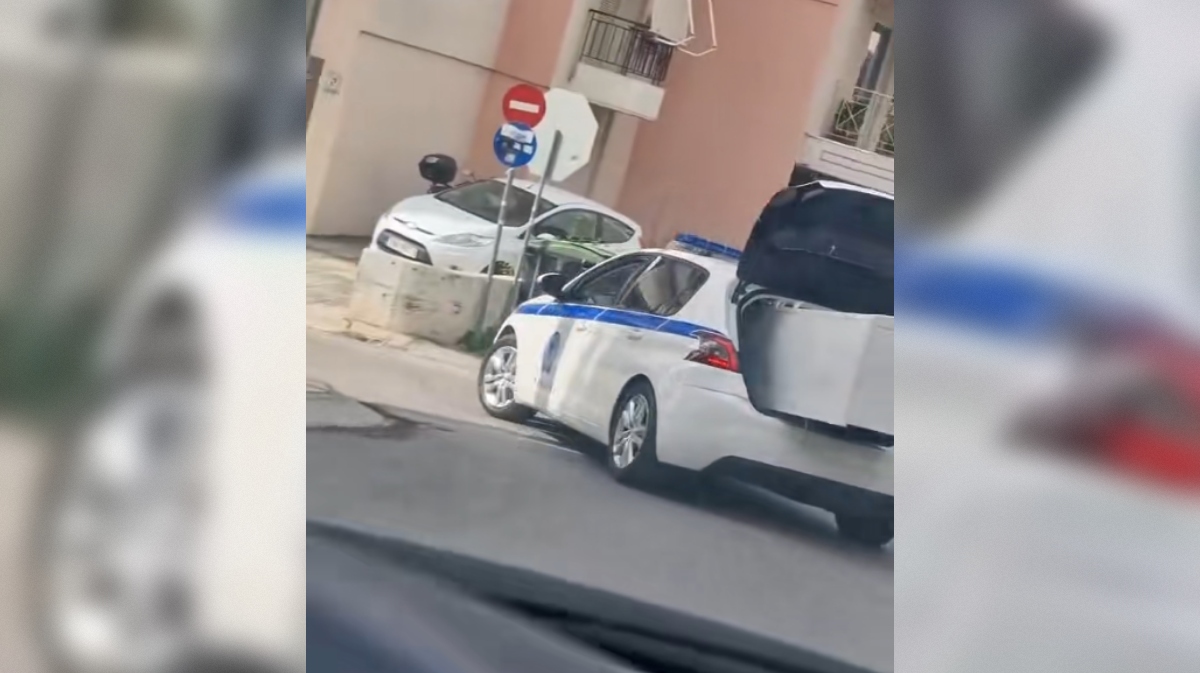 Σε διαθεσιμότητα ο αστυνομικός που μετέφερε ψυγείο με το περιπολικό