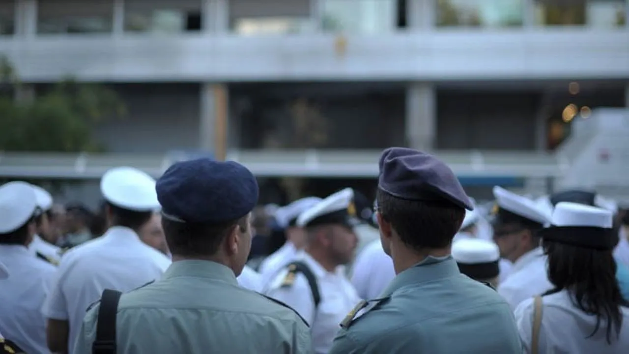 Σε δημόσια διαβούλευση το ν/σ που περιλαμβάνει τις αλλαγές στους φόρους και τους μισθούς ενστόλων