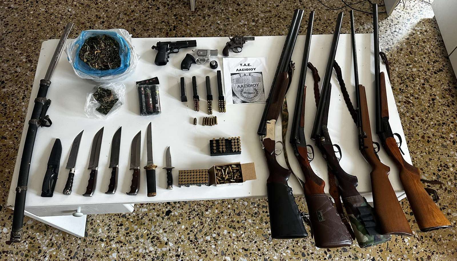 Λασίθι: Μίνι οπλοστάσιο σε σπίτι 61χρονου