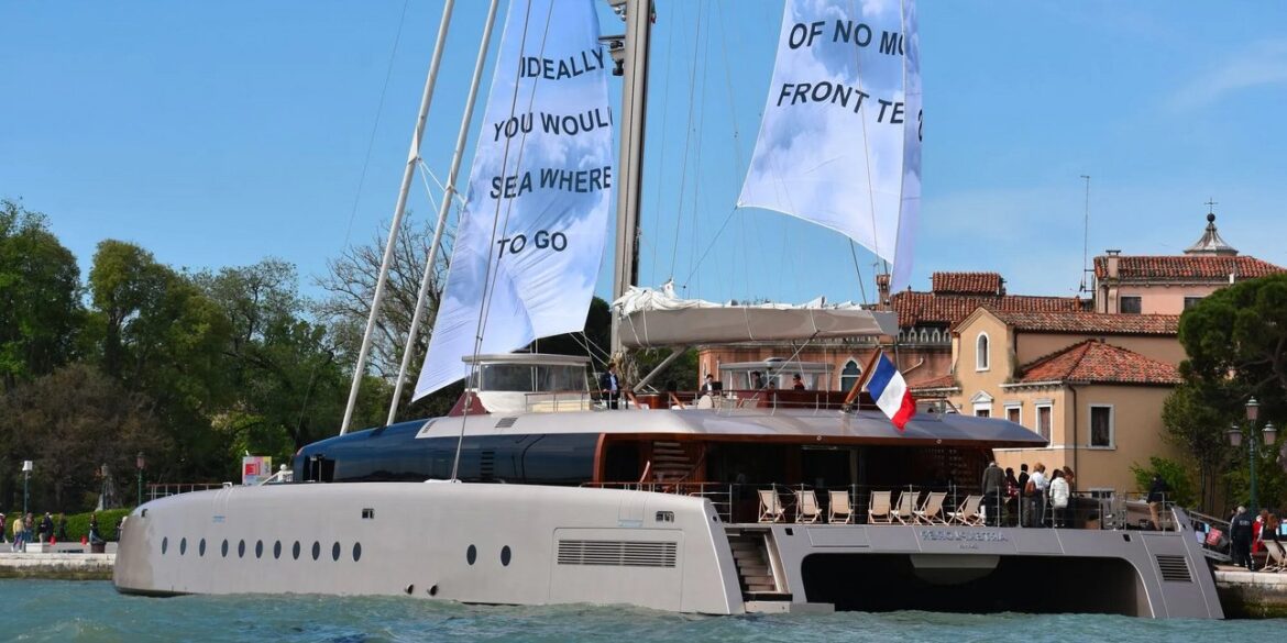 To πρώτο πλωτό μουσείο στον κόσμο ρίχνει άγκυρα στον Πειραιά