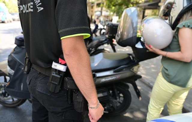 Νέος Κ.Ο.Κ.: Πάνω από 1.700 παραβάσεις τη 15η εβδομάδα της εκστρατείας «Μηδενική ανοχή στη μη χρήση κράνους»