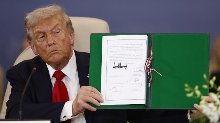 Ο Τραμπ και οι μεσολαβητές υπέγραψαν τη συμφωνία για το τέλος του πολέμου στη Γάζα