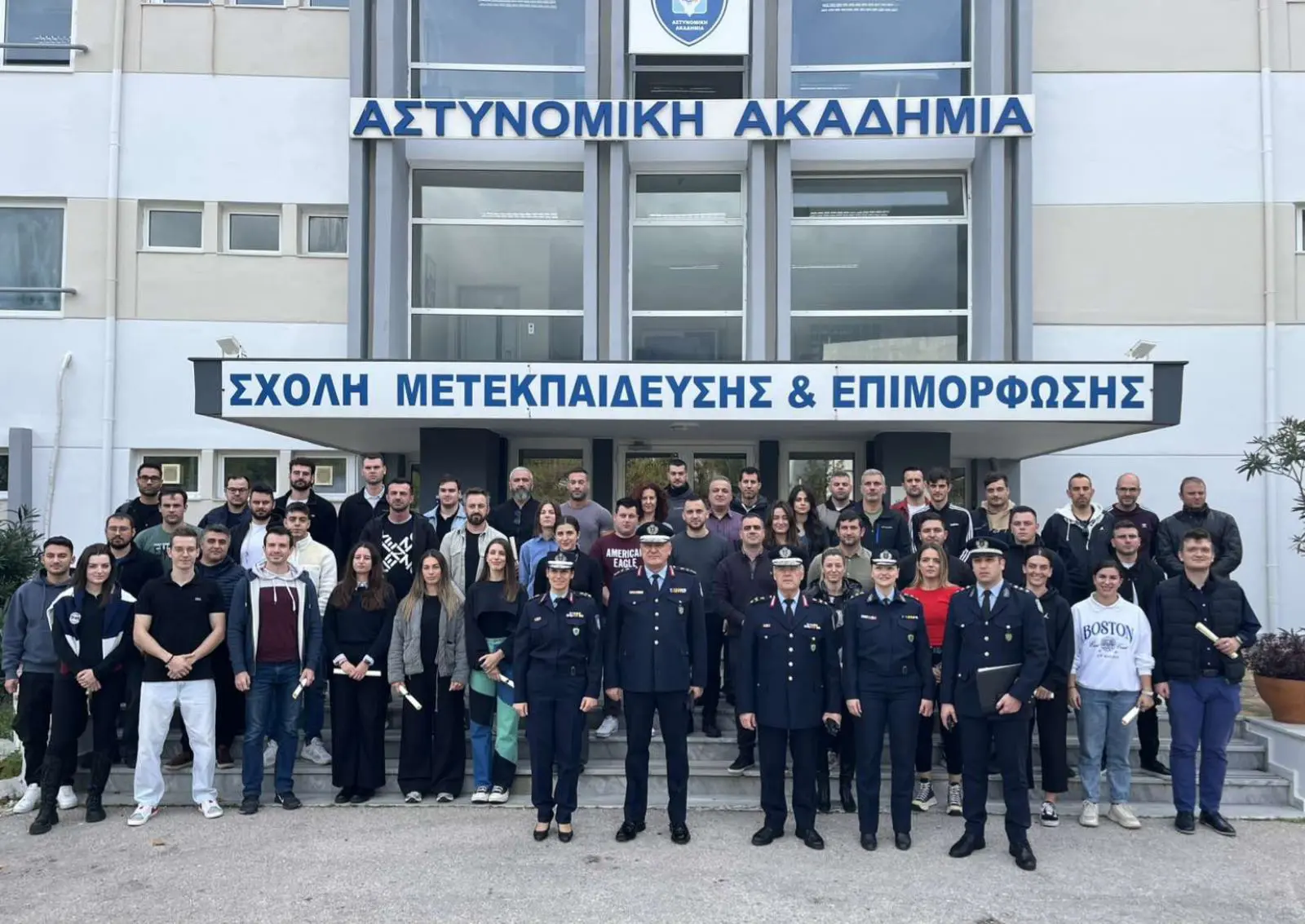 Ειδική εκπαίδευση  800  αστυνομικών για την ενίσχυση της αστυνομικής ανταπόκρισης απέναντι στις διακρίσεις, τον ρατσισμό και τη μισαλλοδοξία