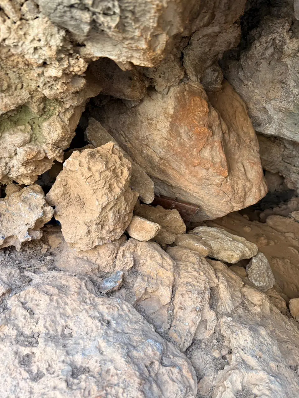 Βορίζια: Φωτογραφίες από το σημείο που βρέθηκε το όπλο που οδήγησε στη σύλληψη του γαμπρού του 39χρονου Φανούρη Καργάκη