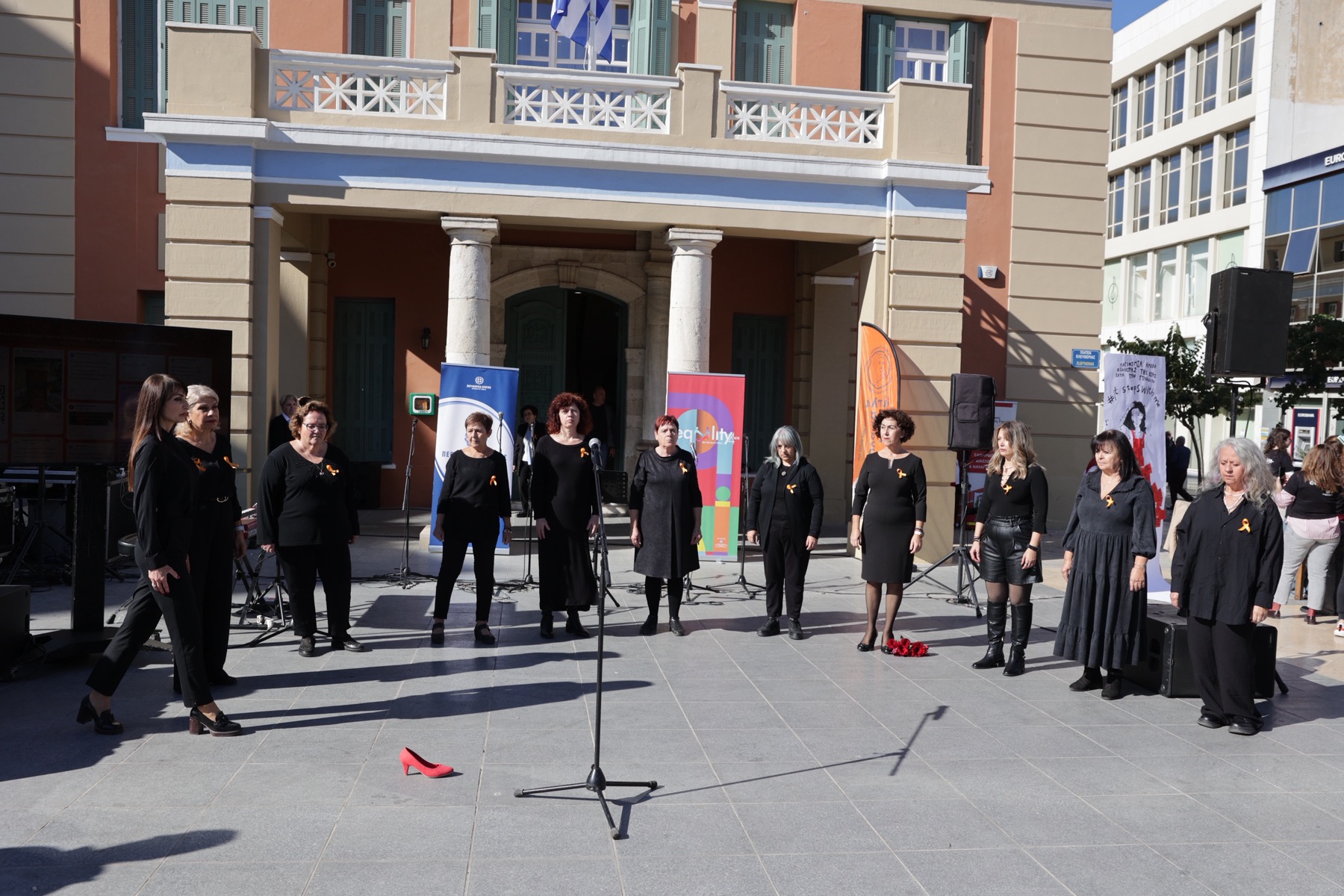 Ολοκληρώθηκε με επιτυχία η εκδήλωση της Περιφέρειας Κρήτης για την Παγκόσμια Ημέρα Εξάλειψης της Βίας κατά των Γυναικών