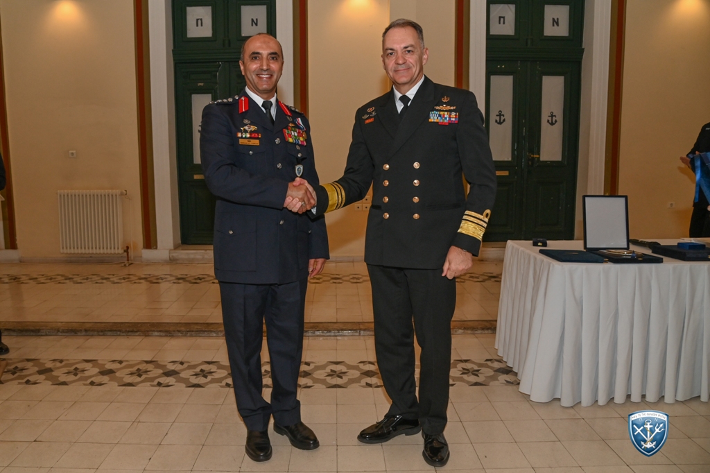 Επίδοση Μεταλλίου στον Διοικητή του Βασιλικού Ιορδανικού Ναυτικού από τον Αρχηγό ΓΕΝ