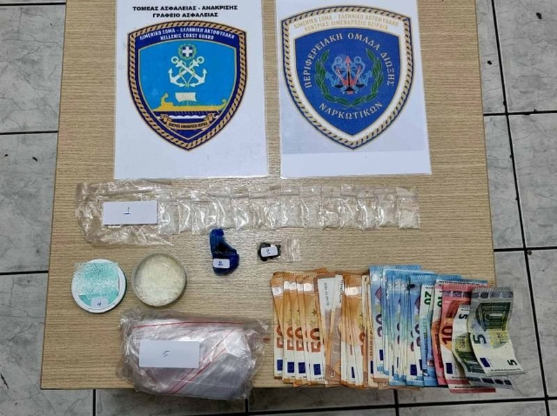 Διπλό «χτύπημα» του Λιμενικού στον Πειραιά – Συνελήφθησαν δύο άτομα – Εντοπίστηκαν μεθαμφεταμίνη, ηρωίνη και κοκαΐνη