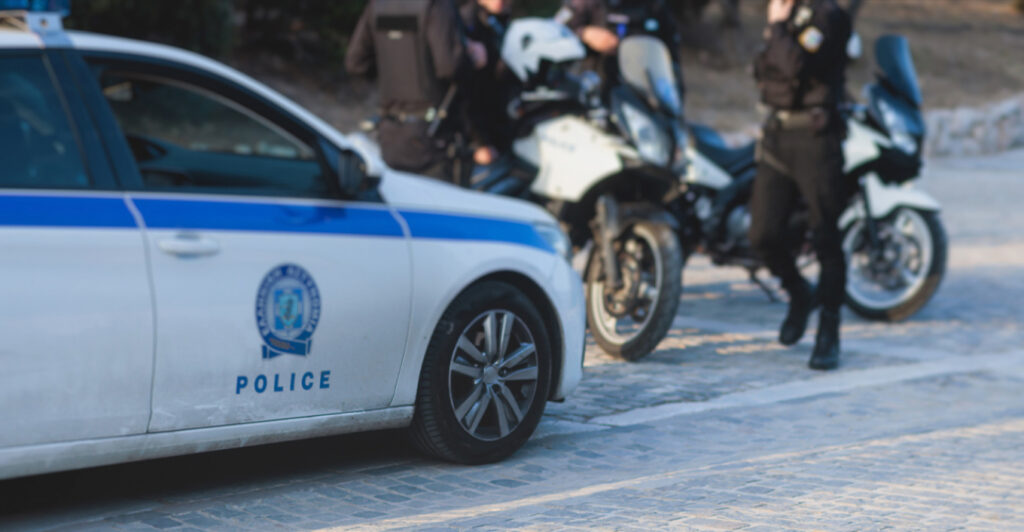 Εισβολή με κλεμμένο αυτοκίνητο σε κοσμηματοπωλείο στη Νέα Ιωνία – Άπρακτοι έφυγαν οι δράστες