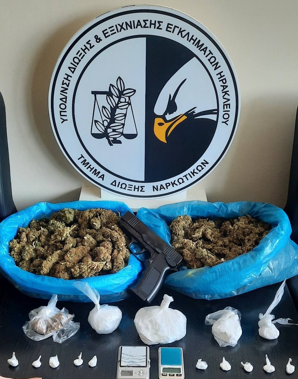 Σύλληψη άνδρα στο Ηράκλειο για παραβάσεις νομοθεσίας περί ναρκωτικών ουσιών και όπλων