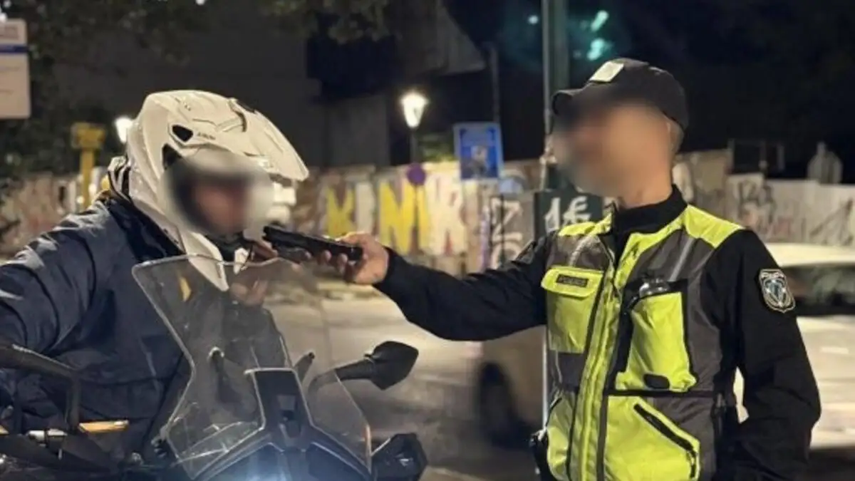 Εξόρμηση της Τροχαίας Αττικής για οδήγηση υπό την επήρεια αλκοόλ – Βεβαιώθηκαν 387 παραβάσεις σε 22.800 αλκοτέστ και συνελήφθησαν 12 οδηγοί