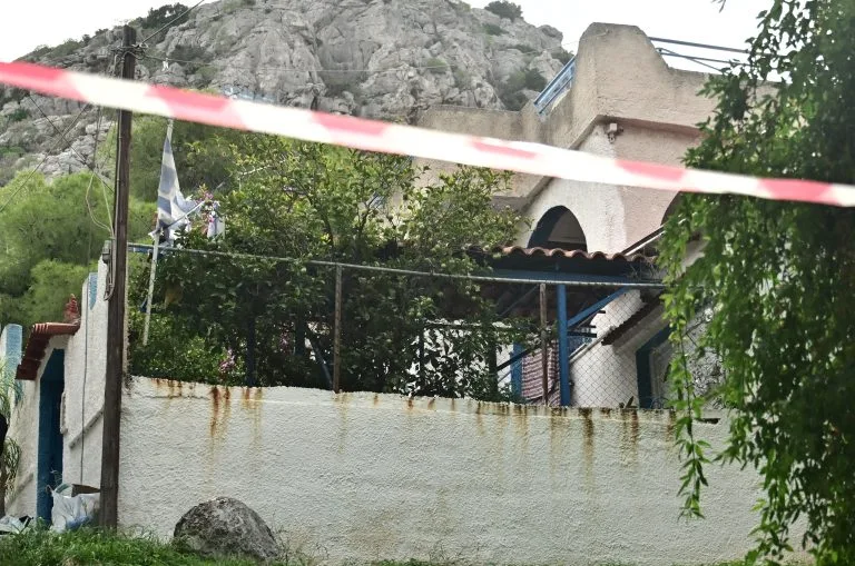 Σαλαμίνα: Ανατροπή με τη δολοφονία της 75χρονης – Προσήχθη η νύφη της και ομολόγησε