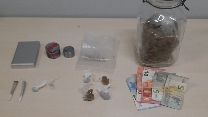 Σύλληψη 16χρονου σε περιοχή της Θέρμης για κατοχή και εμπορία ναρκωτικών