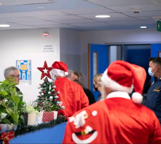 Άγιο Βασίληδες και Σούπερ Ήρωες Πυροσβέστες κοντά στους μικρούς νοσηλευόμενους στο ΓΝΗ «Βενιζέλειο Πανάνειο»