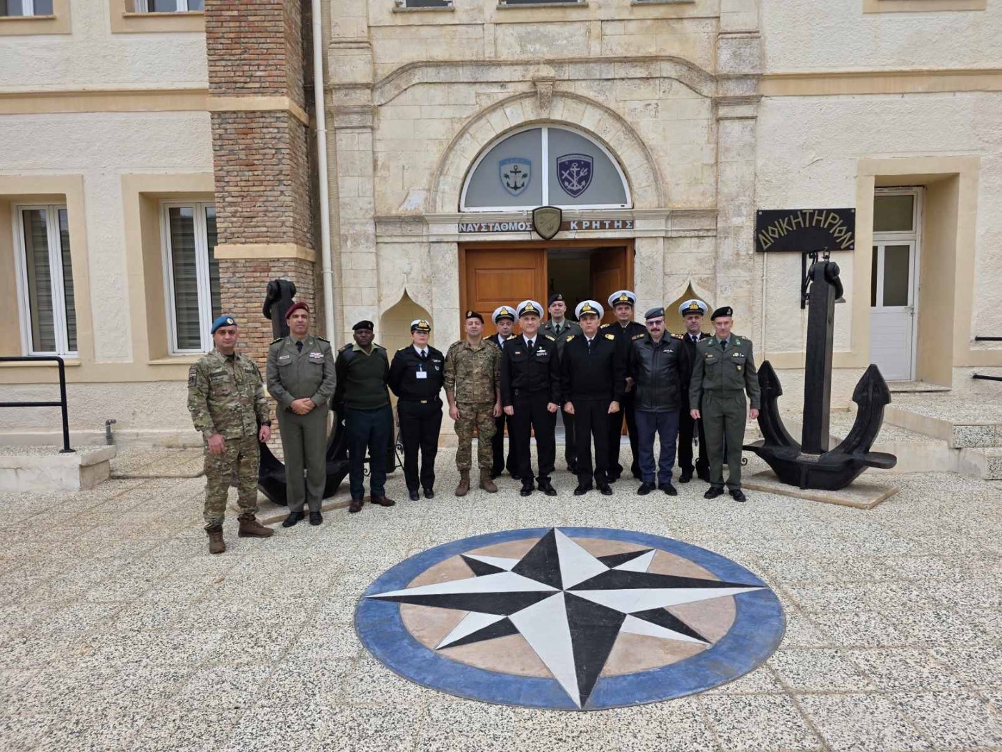 Επίσκεψη του 10ου Διεθνούς Σχολείου Σπουδών της Σχολής Εθνικής Άμυνας στο Ναύσταθμο Κρήτης