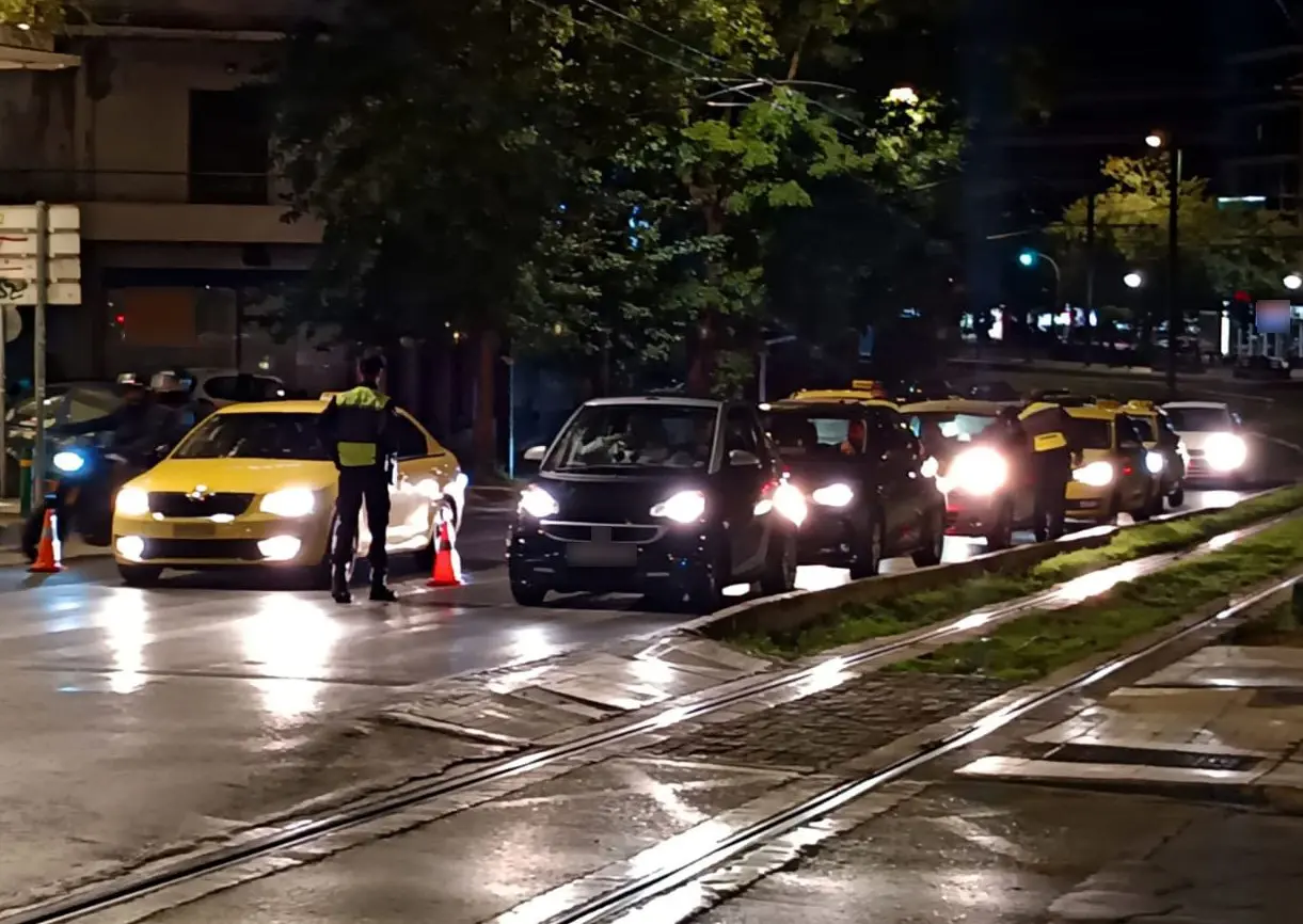 Δ/νση Τροχαίας Αττικής: 266 παραβάσεις σε οδηγούς που είχαν καταναλώσει αλκοόλ στο πλαίσιο εξόρμησης – 6 συλλήψεις (video)