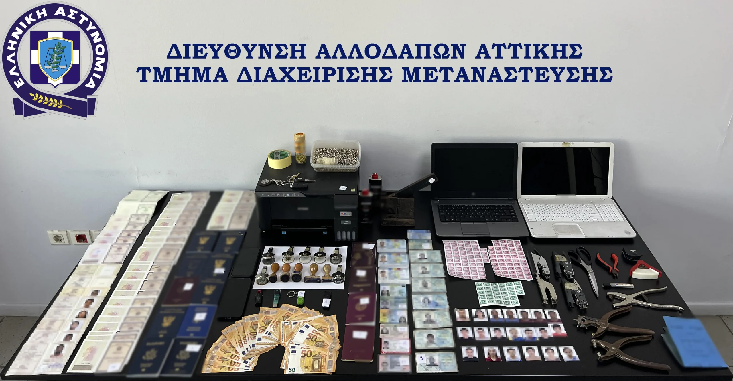Πλήρως εξοπλισμένο εργαστήριο κατάρτισης πλαστών ταξιδιωτικών εγγράφων – Συνελήφθη 58χρονος αλλοδαπός (video)