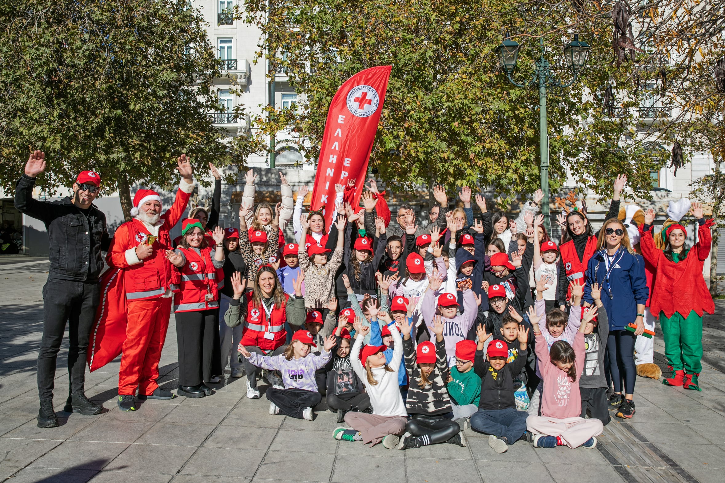Ο Ε.Ε.Σ. τίμησε την «Παγκόσμια Ημέρα του Παιδιού» με μεγάλη εορταστική δράση για τα παιδιά στο Σύνταγμα (video)