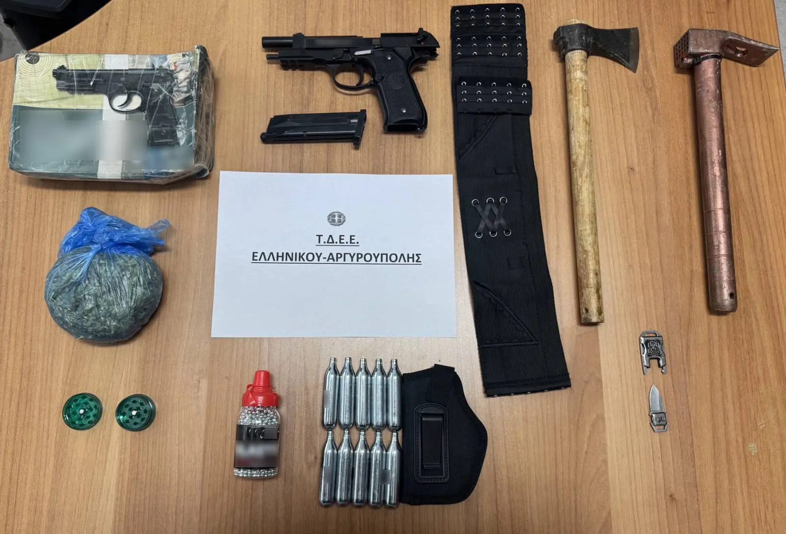 59χρονος οδηγός απείλησε με τσεκούρι άλλο οδηγό στη συμβολή Λ. Αλίμου και Βουλιαγμένης