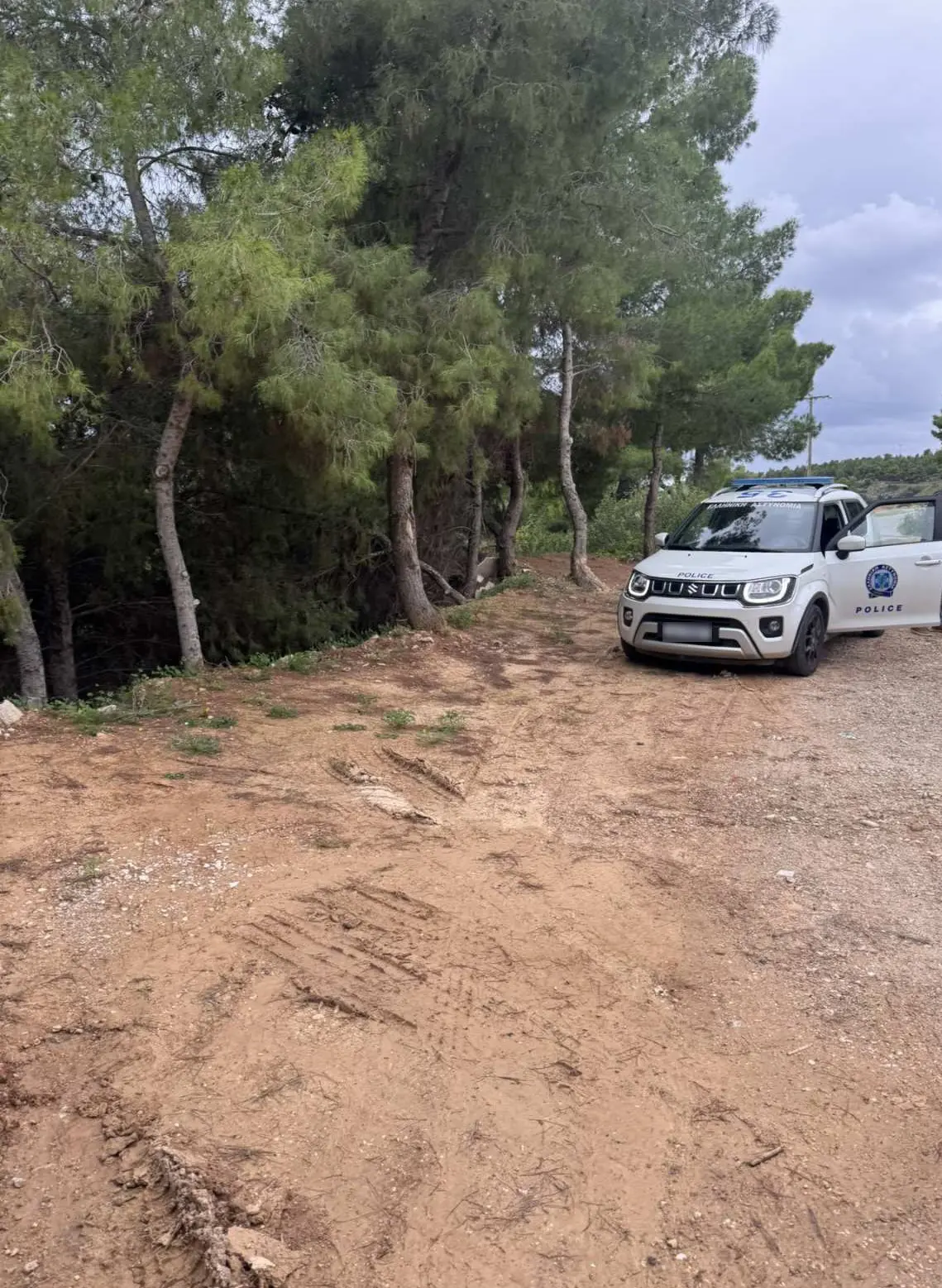 Έλεγχος αστυνομικών οδήγησε σε σύλληψη οδηγού βυτιοφόρου που απέρριψε λύματα σε δασική έκταση στις Σπέτσες