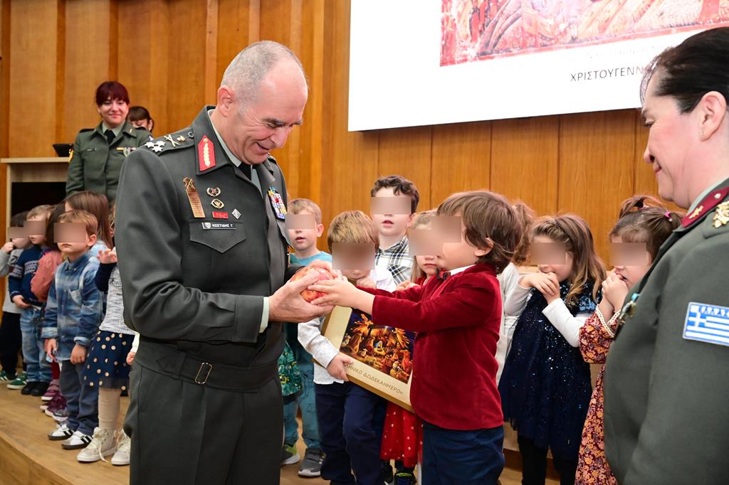 Ανταλλαγή Ευχών Αρχηγού ΓΕΣ με το Προσωπικό του ΓΕΣ (video)