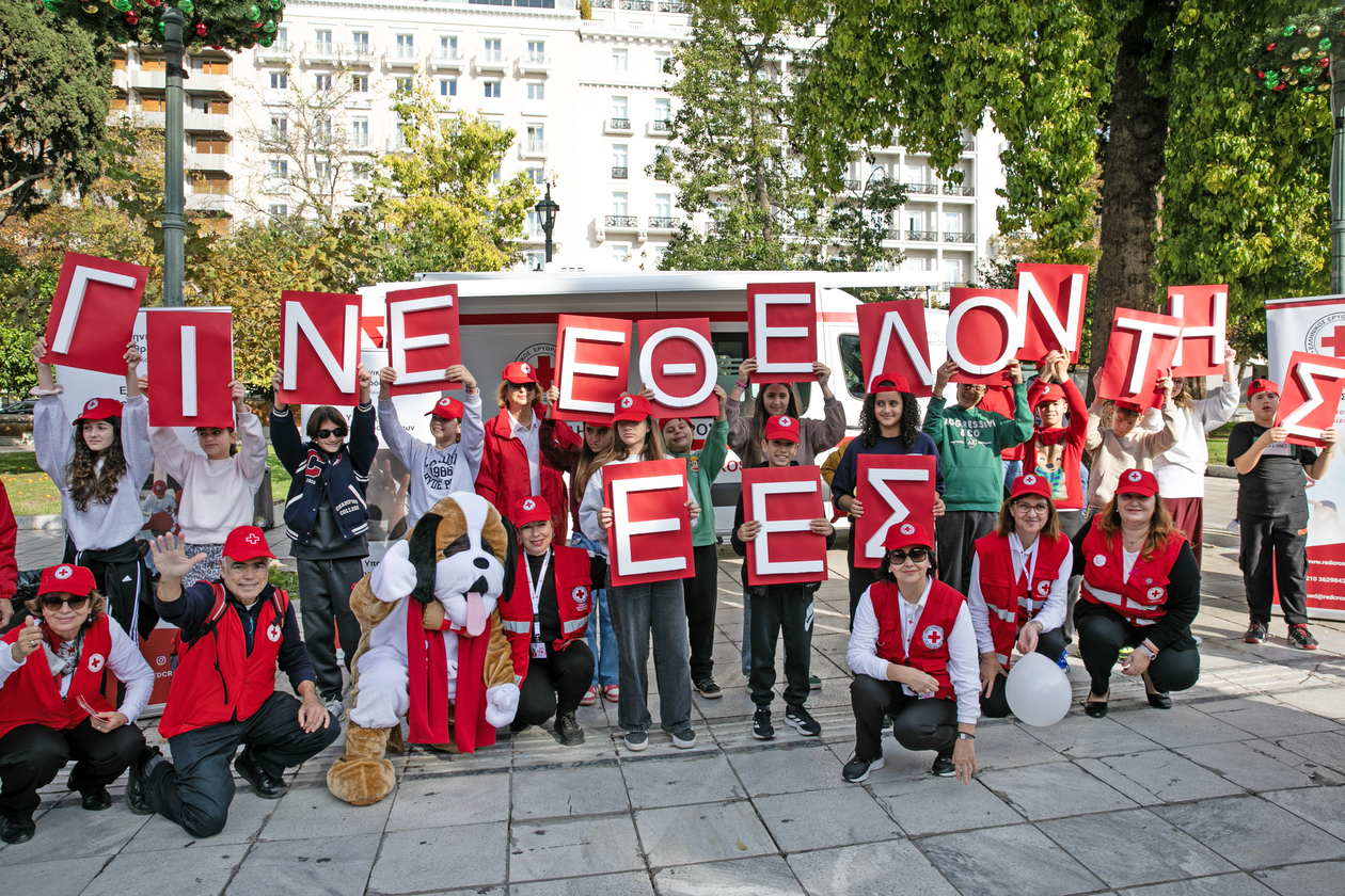 Ο Ε.Ε.Σ. απέστειλε ηχηρό μήνυμα εθελοντισμού μαζί με 370 μαθητές στην Πλατεία Συντάγματος (video)