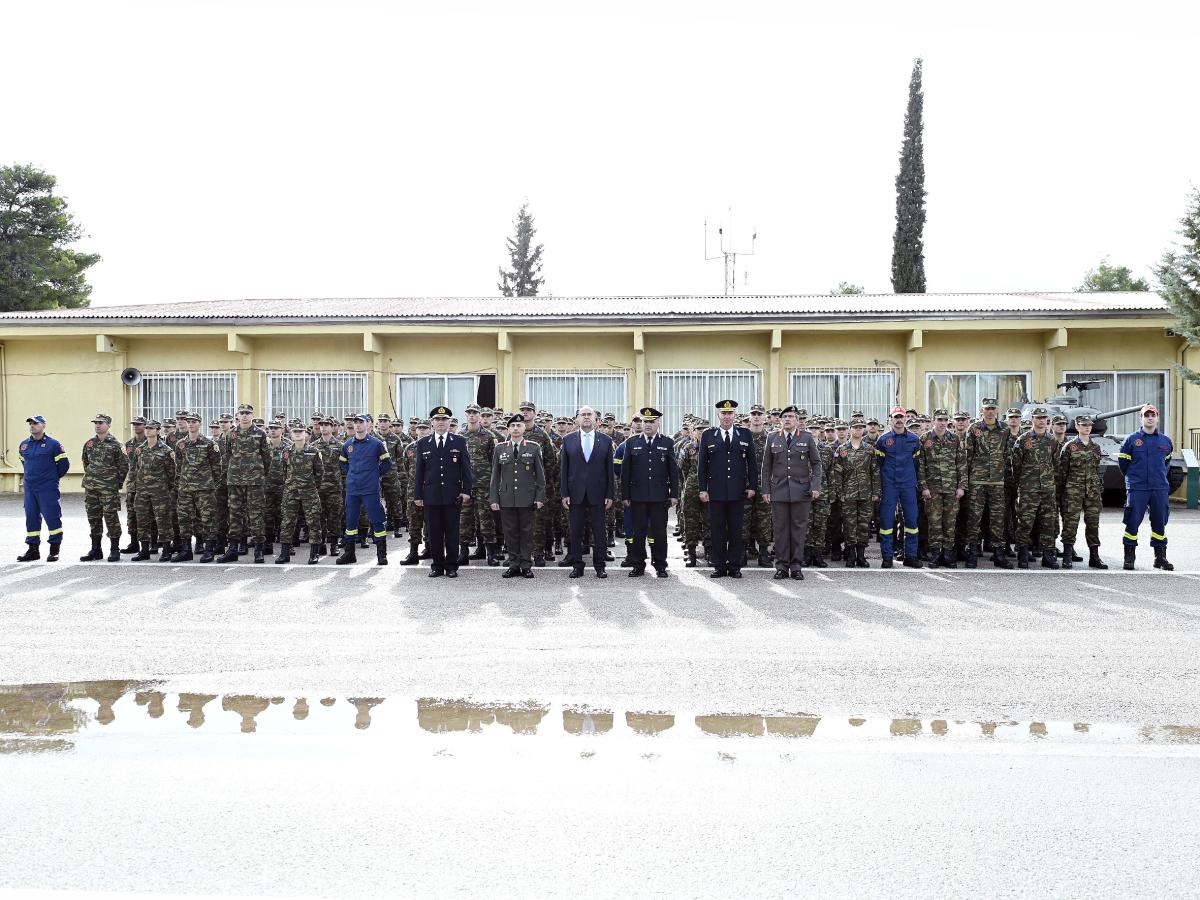 289 πρωτοετείς Δόκιμοι των Σχολών της Πυροσβεστικής Ακαδημίας ολοκλήρωσαν τη στρατιωτική τους εκπαίδευση στο Κέντρο Εκπαίδευσης Τεθωρακισμένων στον Αυλώνα Αττικής